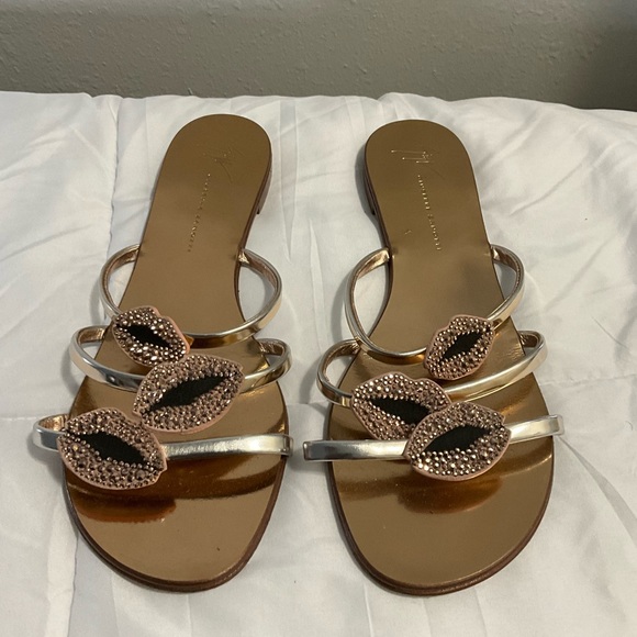 Giuseppe Zanotti Lips Three-Band Flat Slide Sandal size 9. - Picture 3 of 12